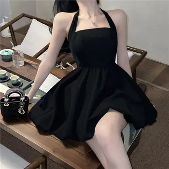 Mini ruha Fekete Halter ruha Egyszínű női ruházat Derékpántos szoknya Divattervezés Lógó nyak A-vonalú szoknya Alkalmi