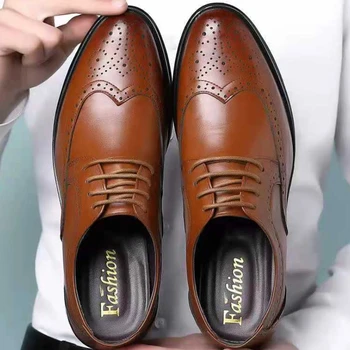 Nagy méretű bőrcipő férfi egyszínű faragott alkalmi üzleti mokaszinok Brit stílusú hegyes parti lábbeli Chaussures en Cuir