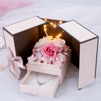 Rózsa díszdoboz Rúzs fülbevaló Örök virág nyaklánc díszdoboz Valentin-napi ajándék Anyák napi ajándék